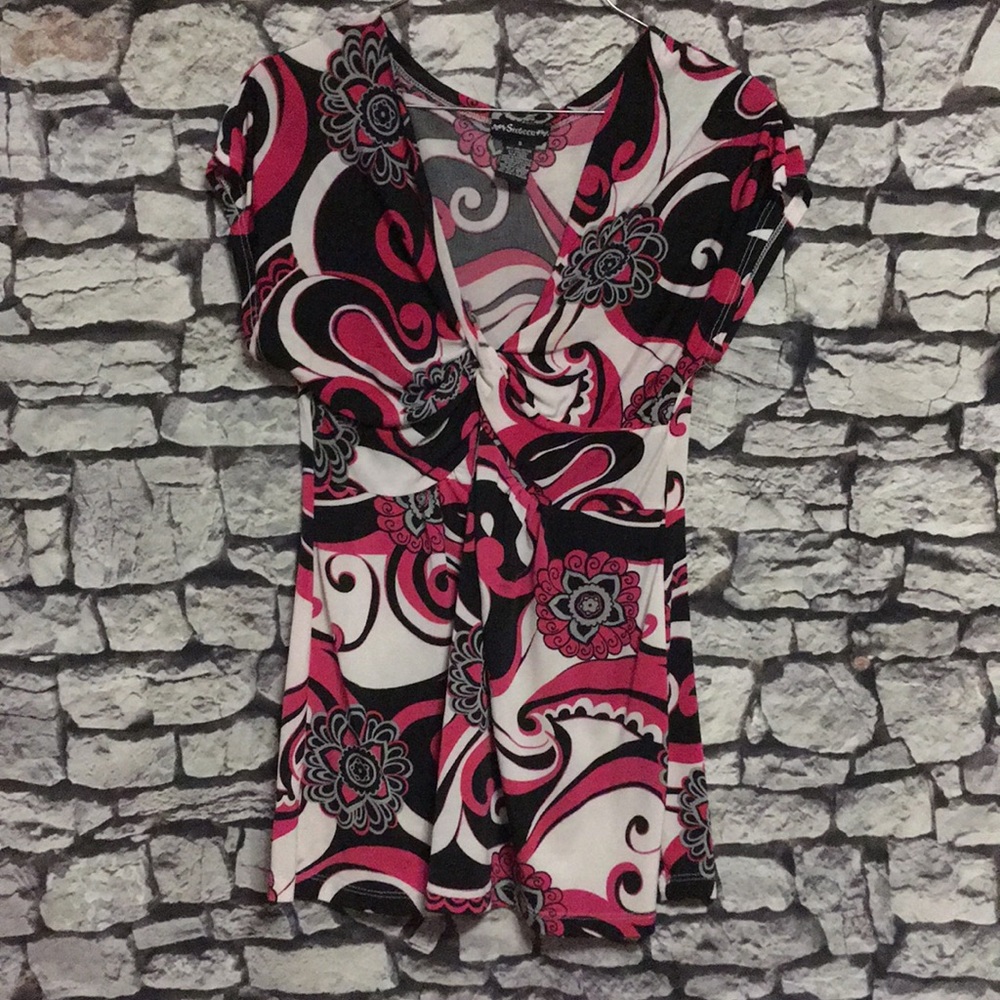 “Sixteen” twist front tunic